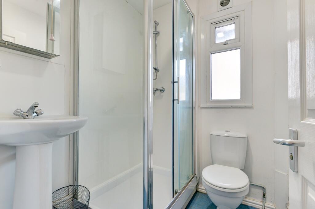 18 Egremont Place Shower Room