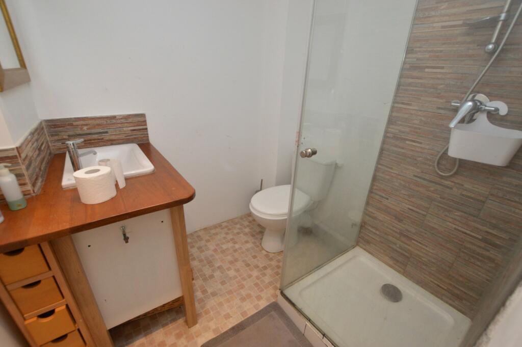 Shower Room (Studio)