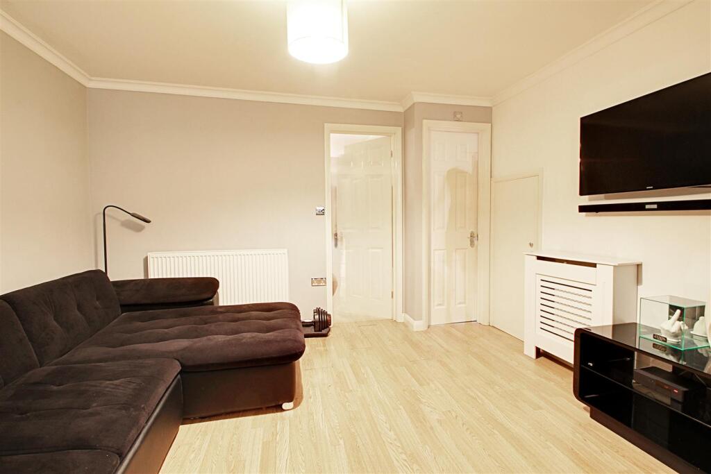 Living Room 1.jpg