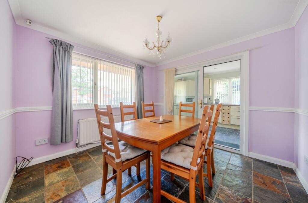 1279956-21-6827196395ef7-ARW