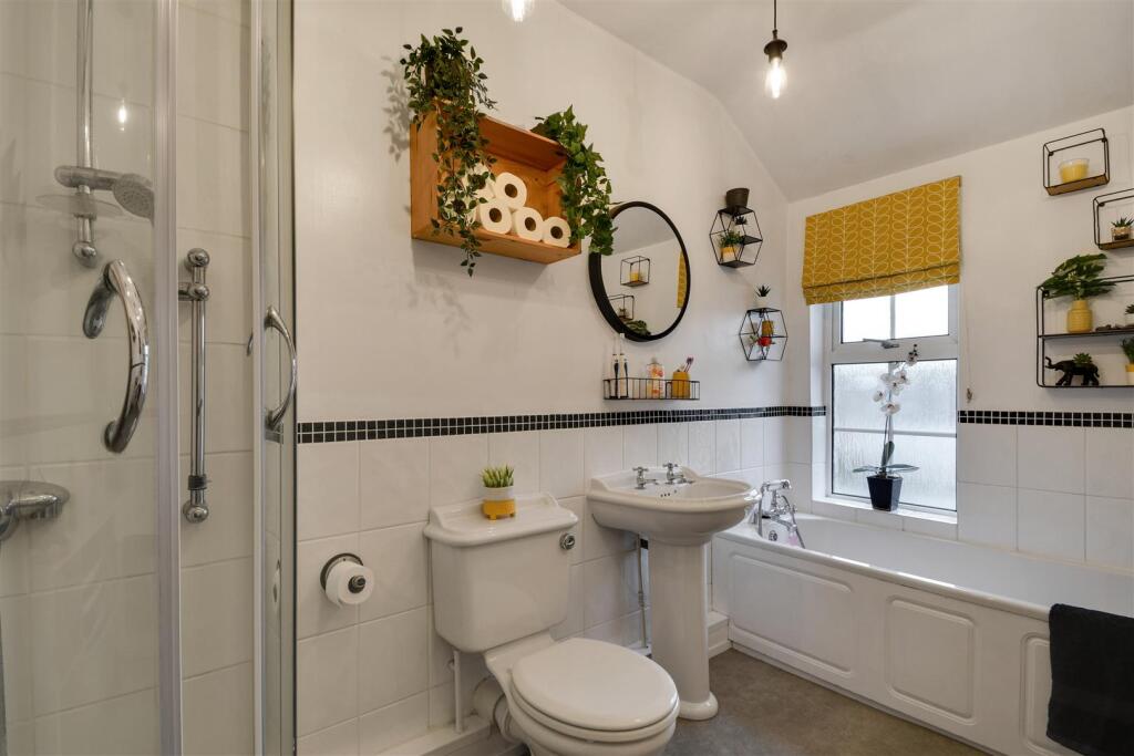 FAMILY BATHROOM