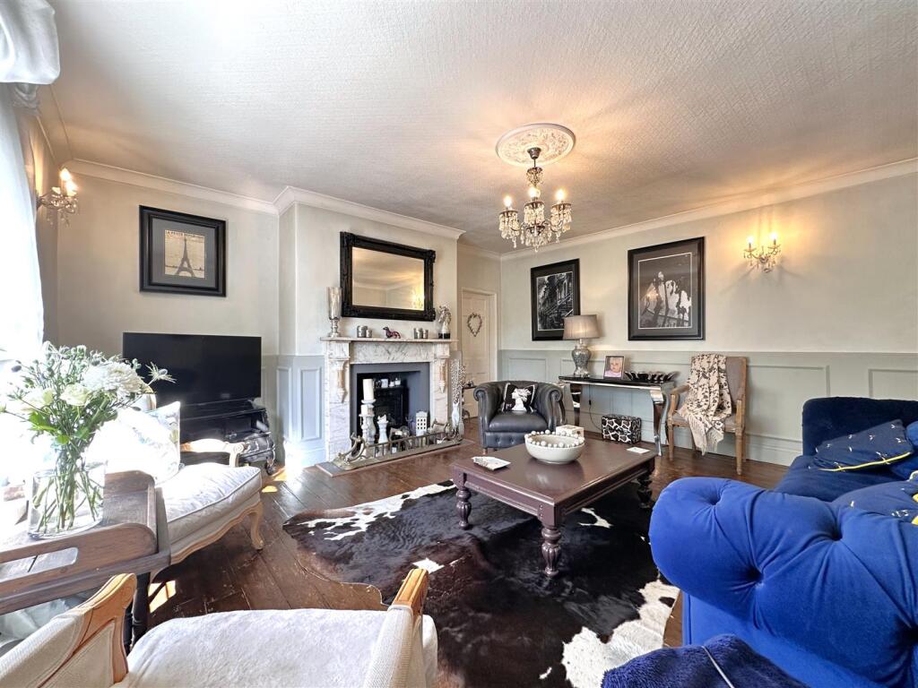 Generous Living Space 627