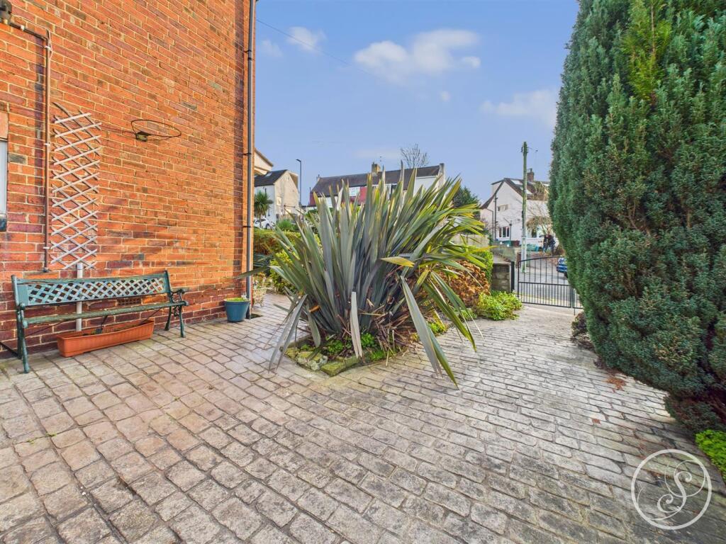 Front Driveway and Garden