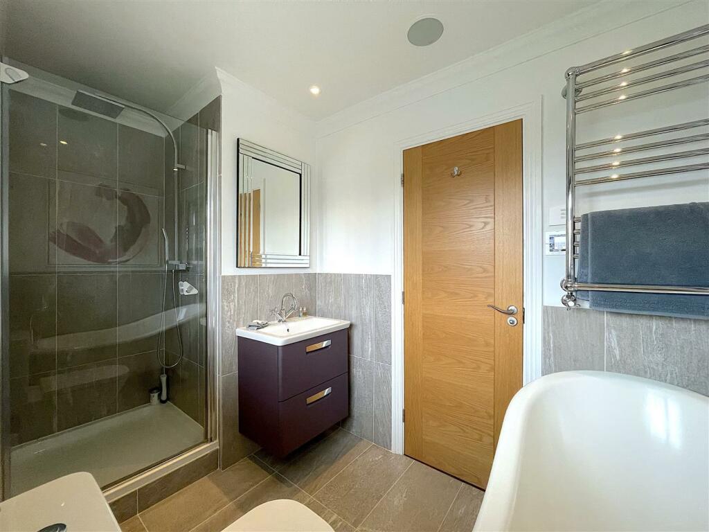 Bathroom (2).jpeg