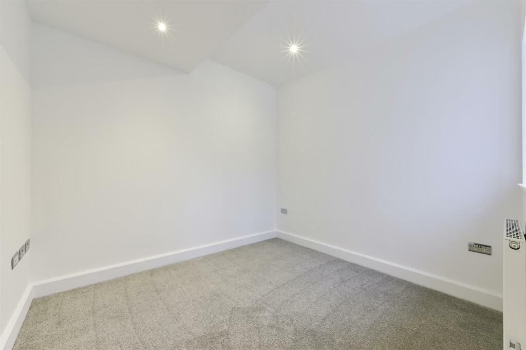 LYNWOOD OAKS FLAT 2 - (3).jpg