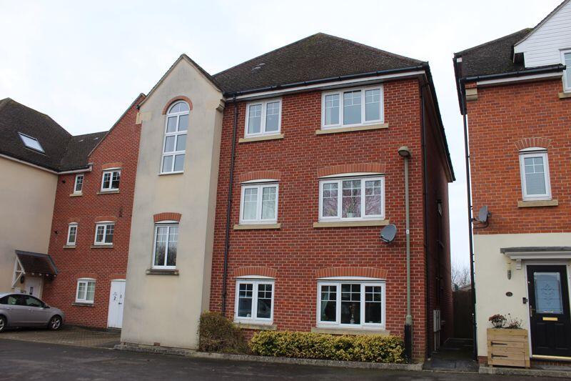 FIRST FLOOR APARTMENT IN ABINGDON