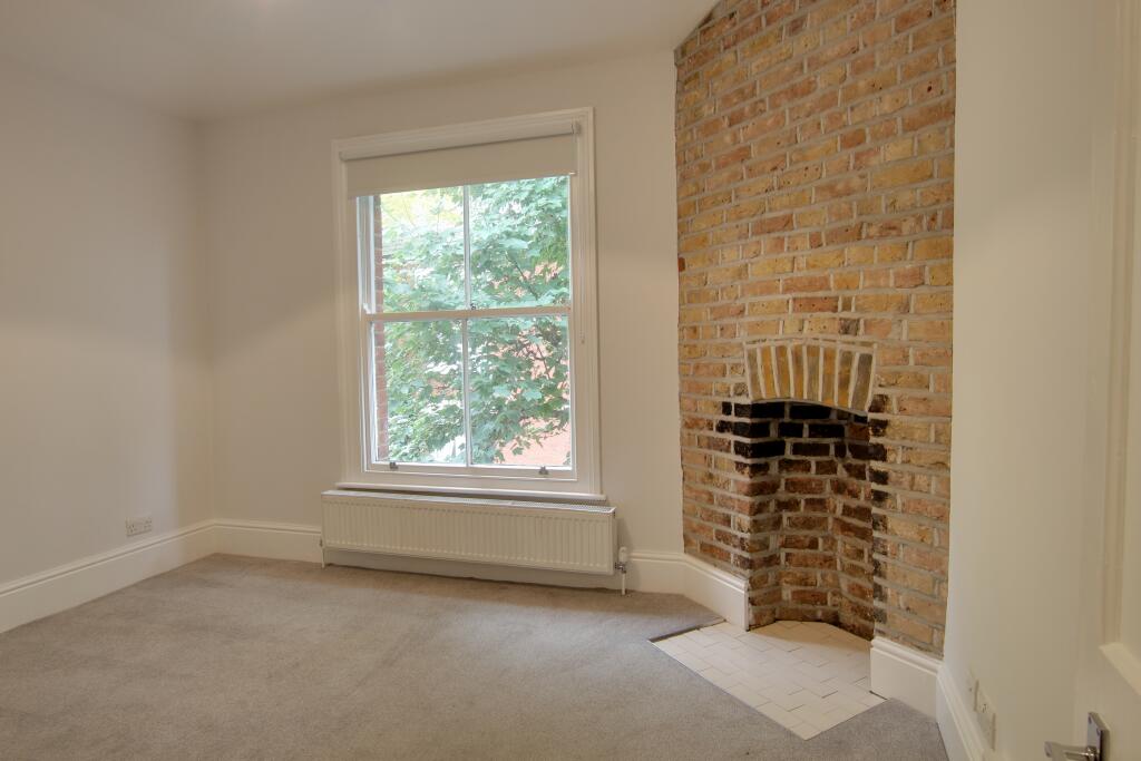 4  BED 1.jpg
