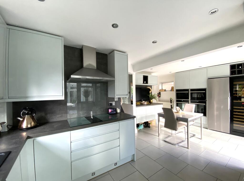 kitchen/breakfast room