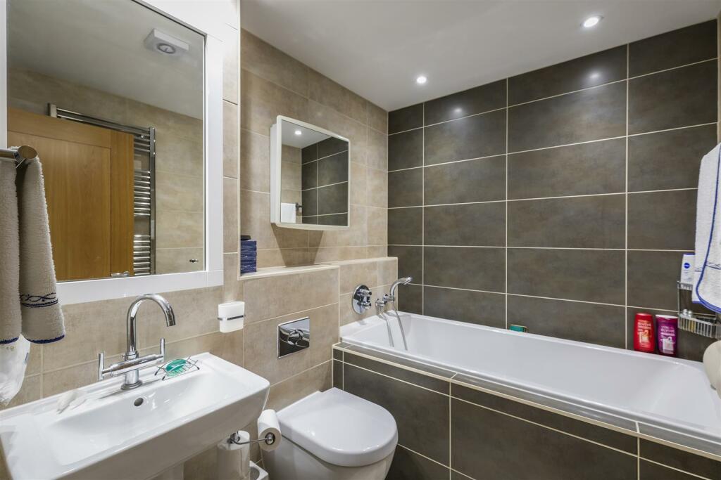 2022-11-30 PS 4 Lakeside Road_052.jpg