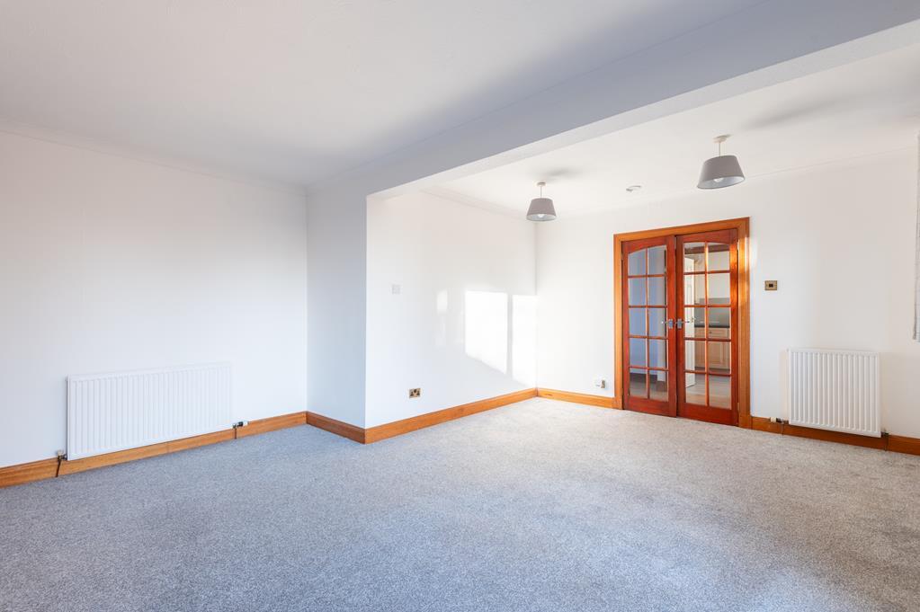 LOUNGE REAR