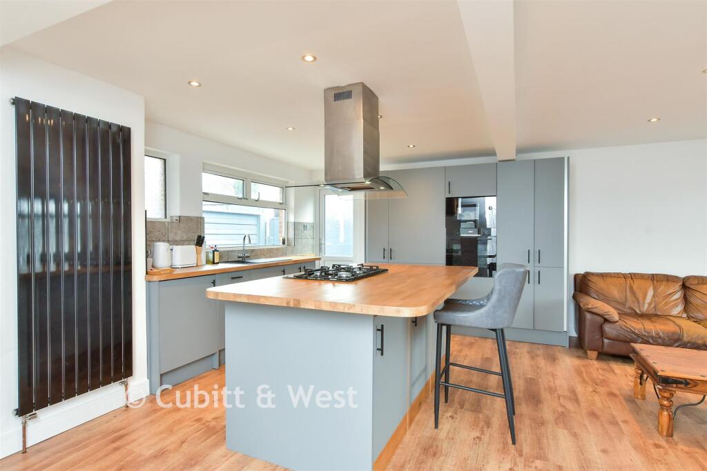 Kitchen/ Living Room