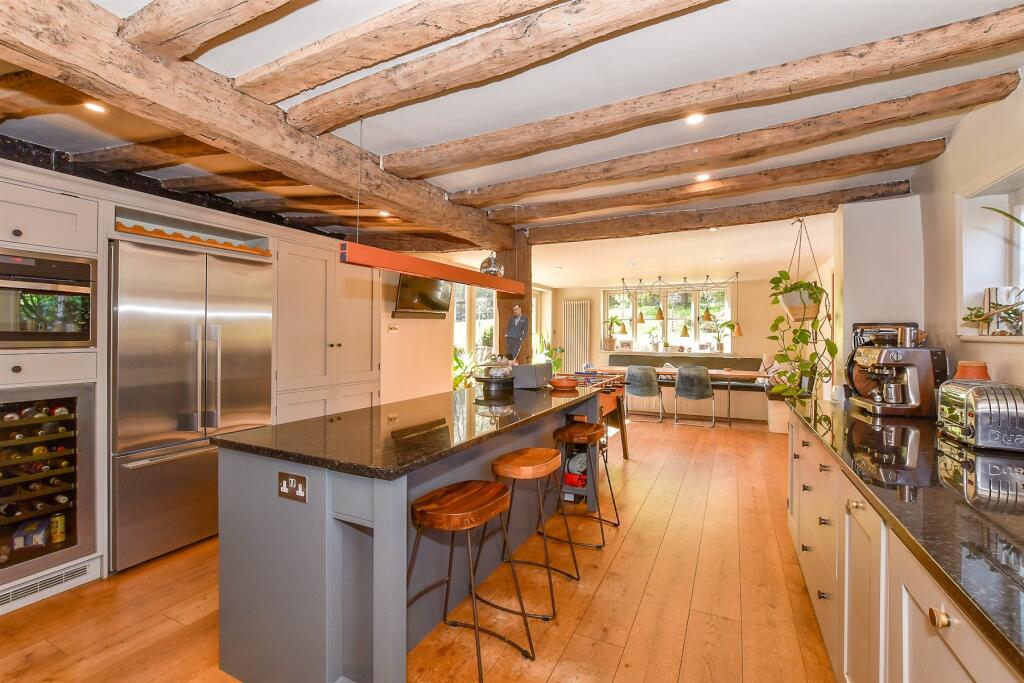 Kitchen/ Dining Room