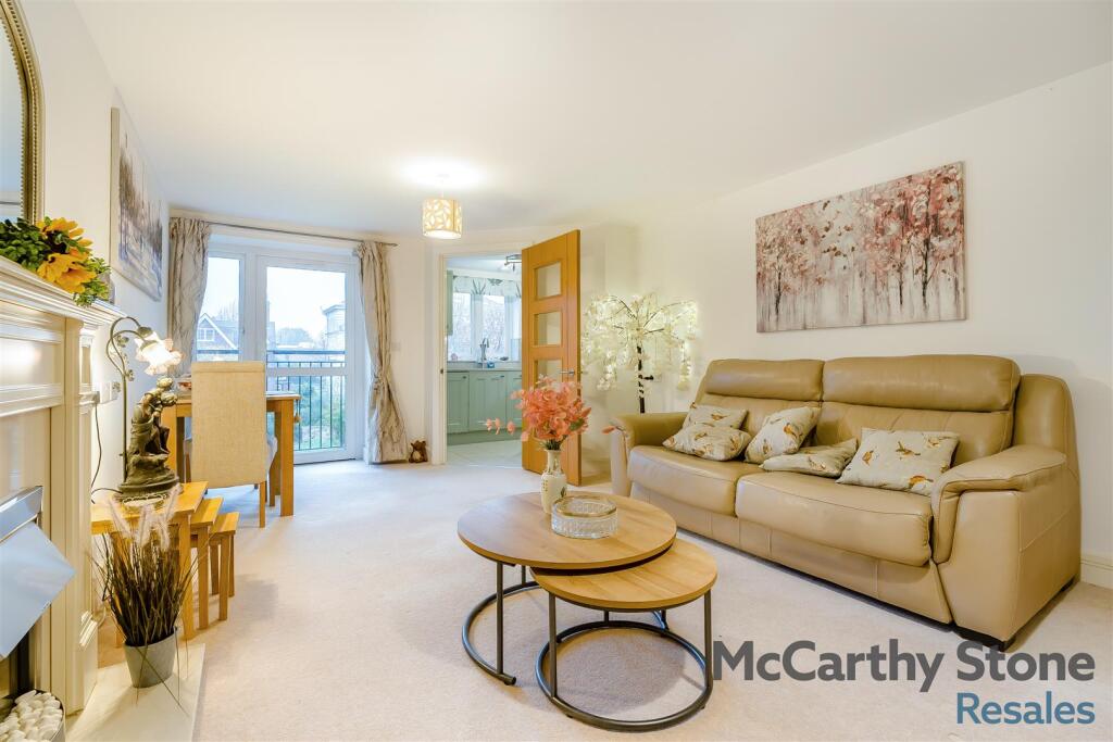 8670696-interior02.jpg