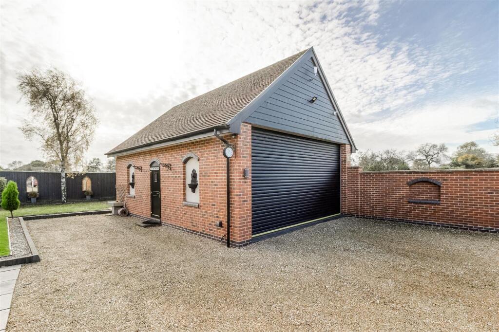 Main Road, Baxterley