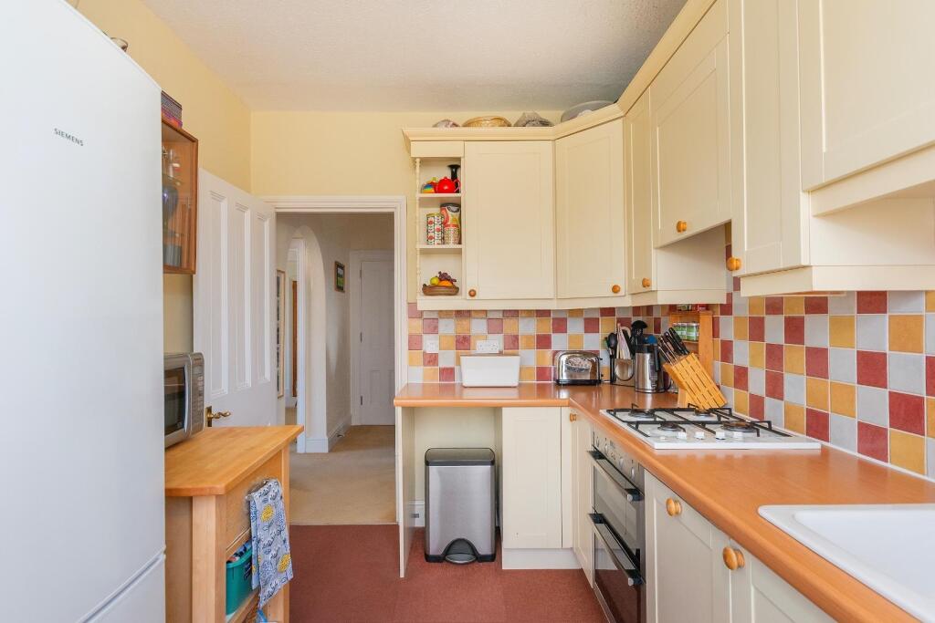 7F2R1RD - Kitchen B.jpg