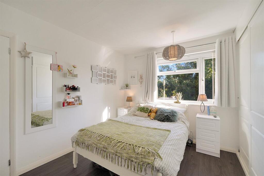 2 Well Close - dx4GhHCQUkNYSU2nw0f6.jpg