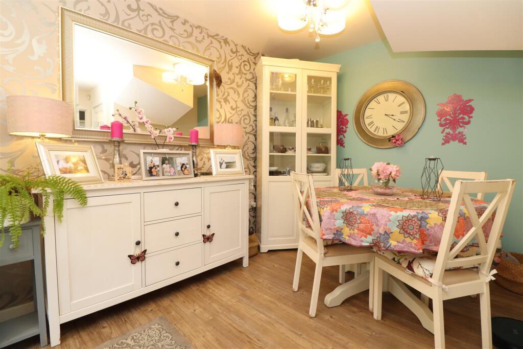 Lounge/Dining Room