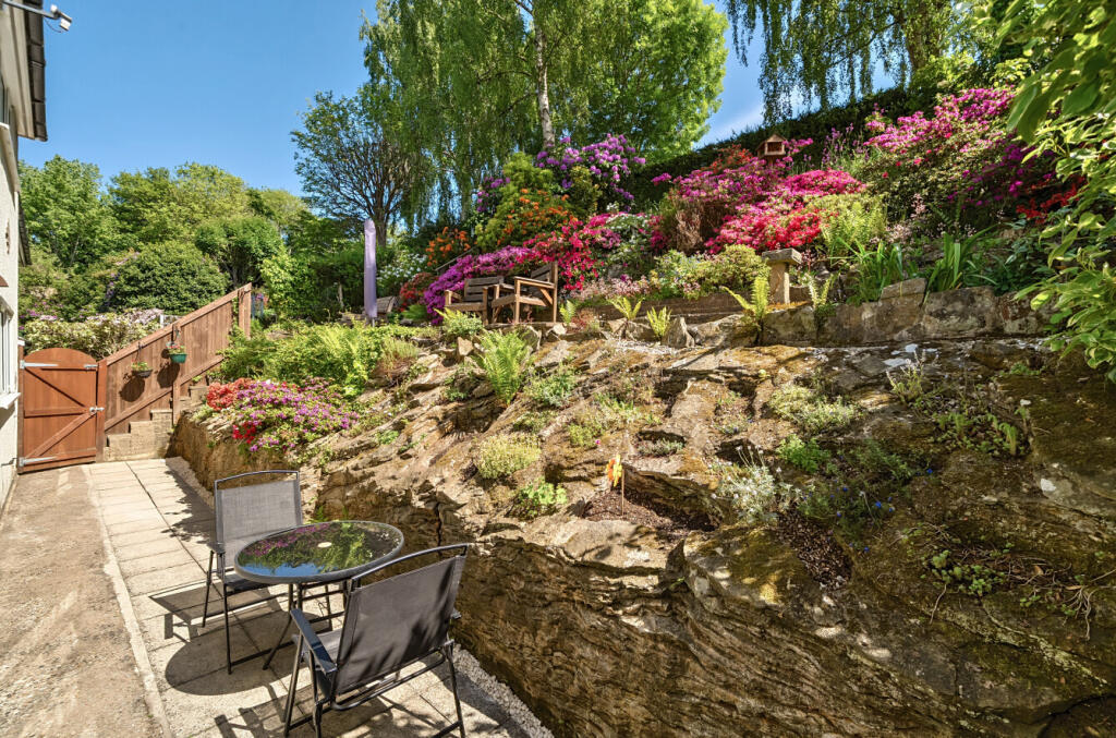 1298401-9-682de9b...