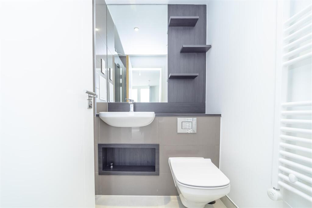 Shower Room    .jpg
