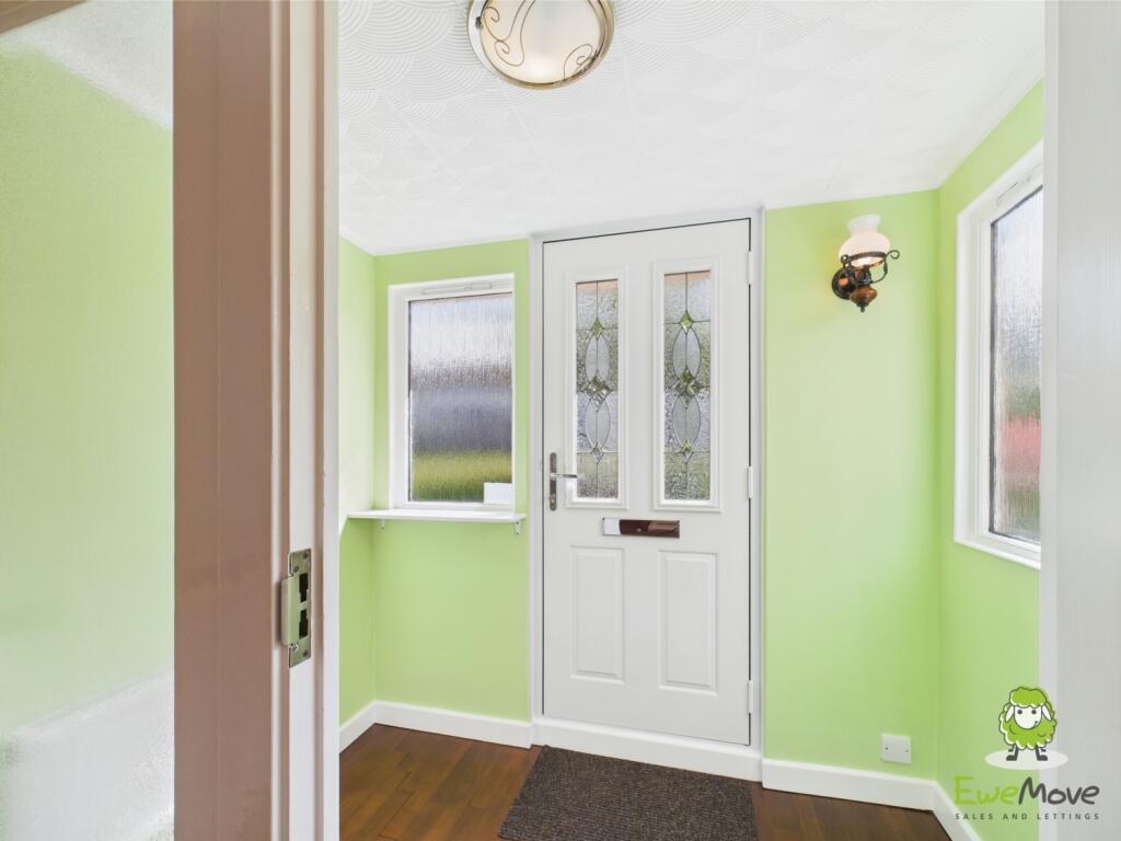 EweMove Basingstoke Estate Agents 22 Fabian Close