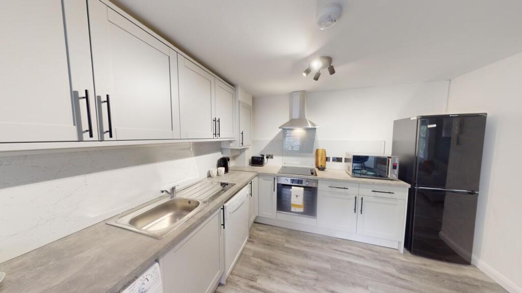 Flat-4-Piccadilly-Place-Kitchen 1.jpg