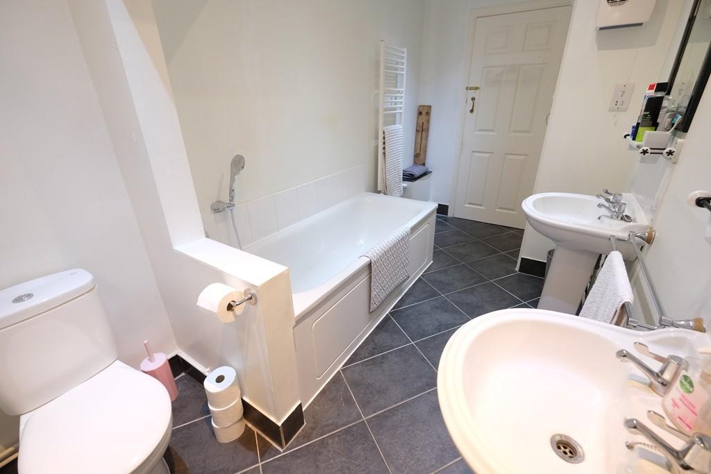 BATH/SHOWER ROOM