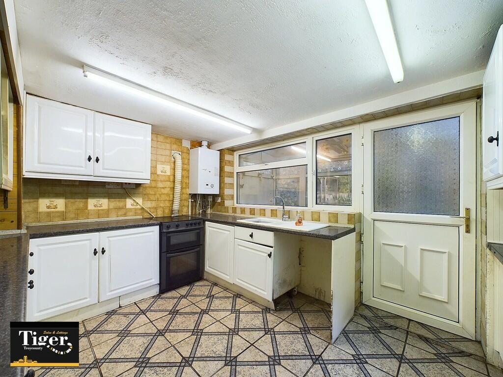 CAM02176G0-PR0392...