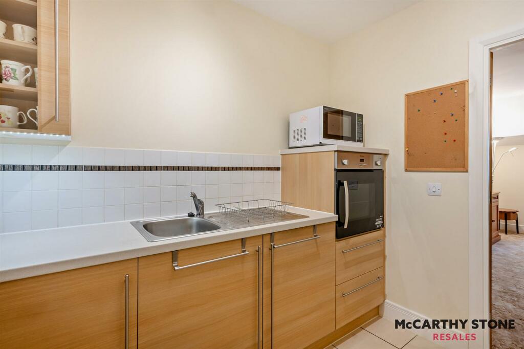 8618855-interior18-800.JPG