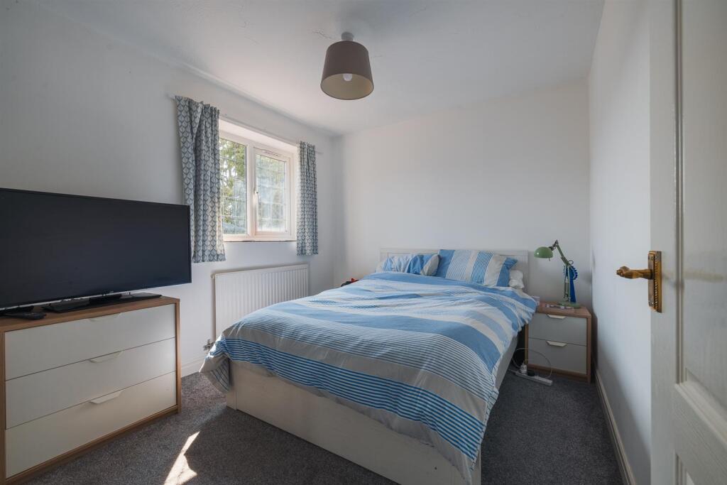 8 Ashtree Farm Court-1.jpg