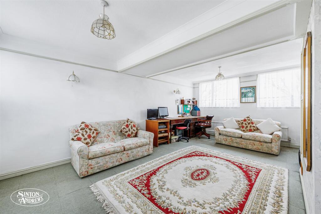 8 Royal Gardens-11.jpg