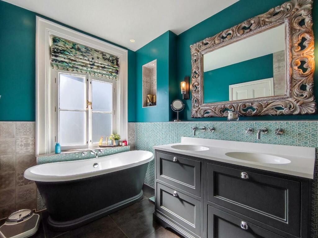 Bedroom 1 En-Suite 2