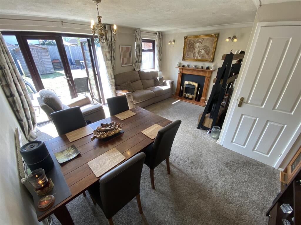 Open Plan Lounge / Diner