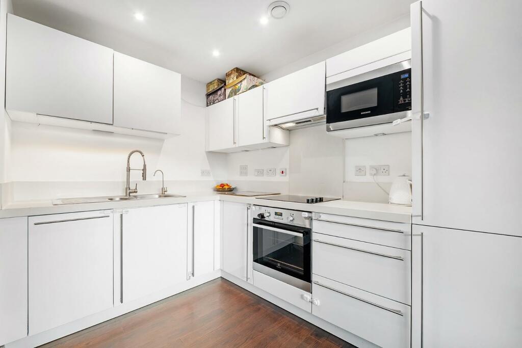 Kitchen.JPG