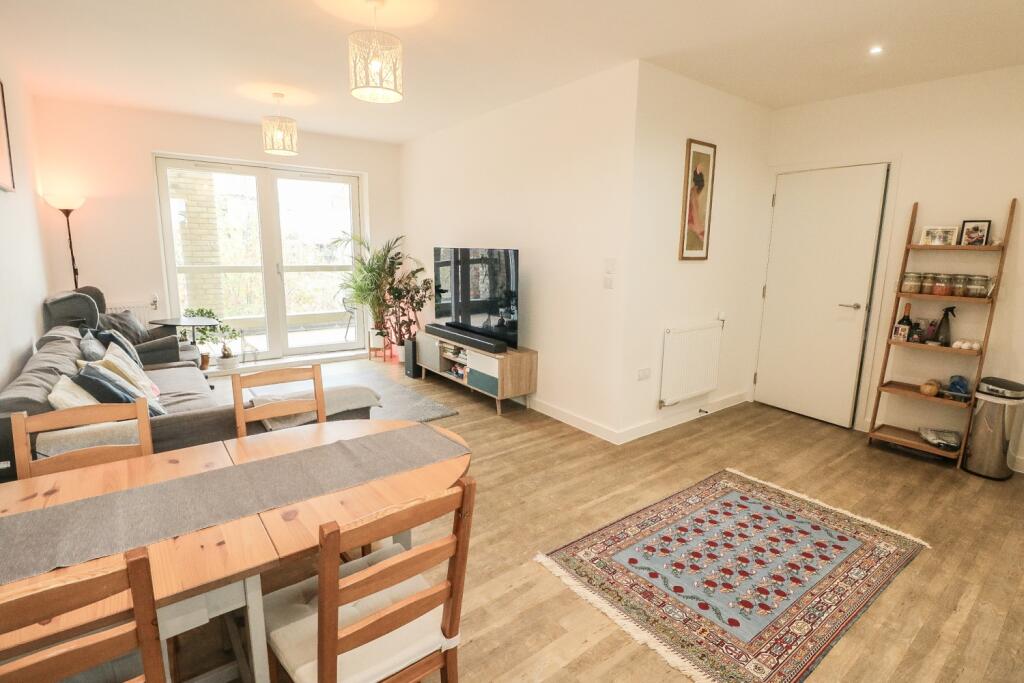 Kitchen dining 