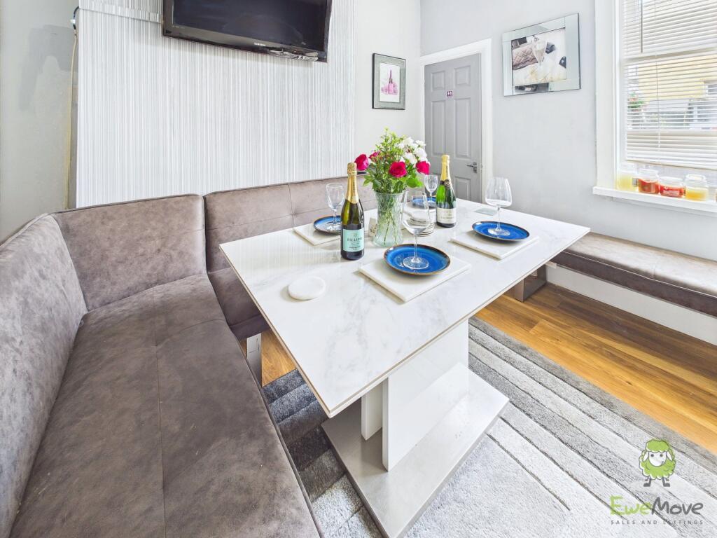 CAM01543G0-PR0138-STILL032