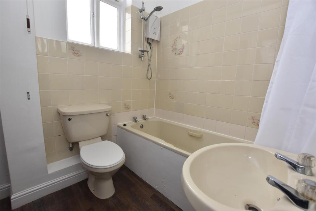 Bathroom.JPG