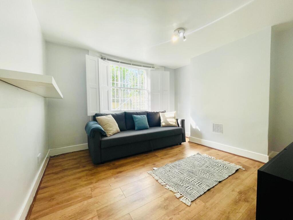 Charming 2 bedroom flat at Dalston With Private B