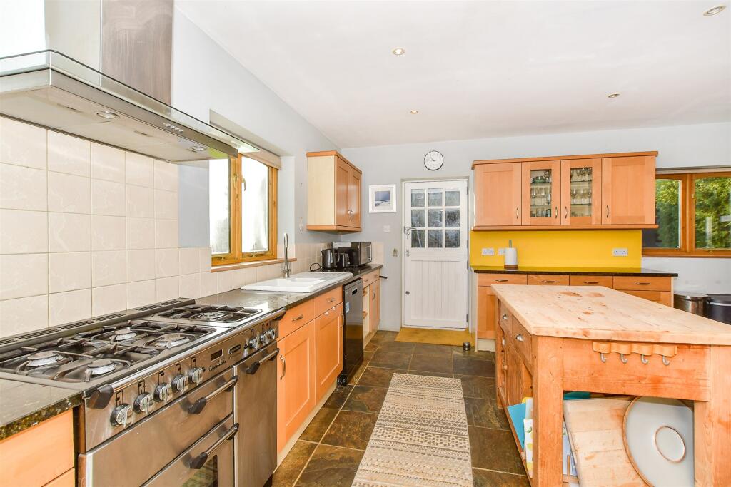 Kitchen/ Breakfast Room