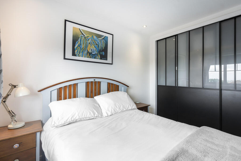 8 Fowler Cresent,...