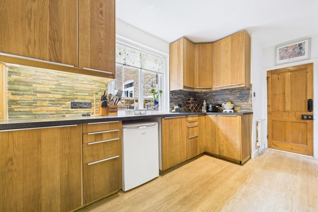 CAM01085G0-PR0610...