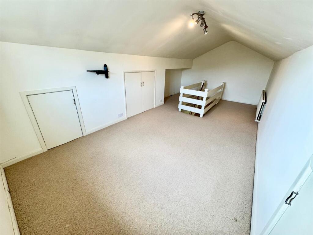 Bedroom 3b.jpg