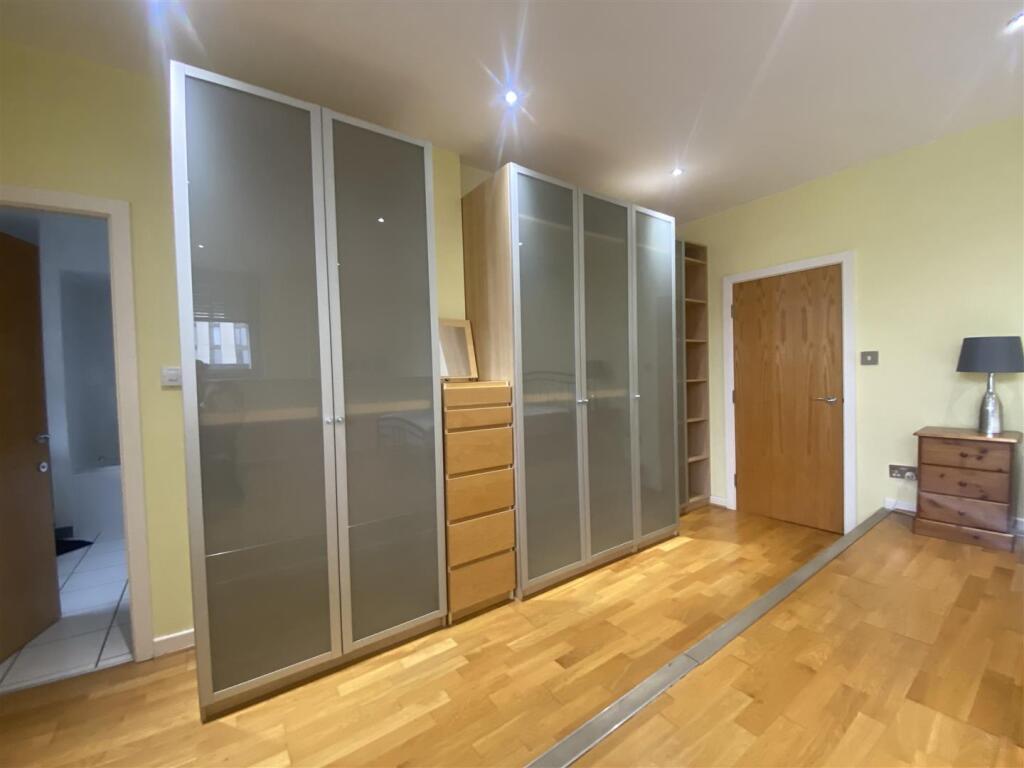 1st Bedroom (3).jpeg