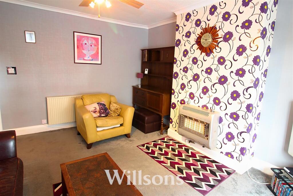 flat 1 lounge.jpg