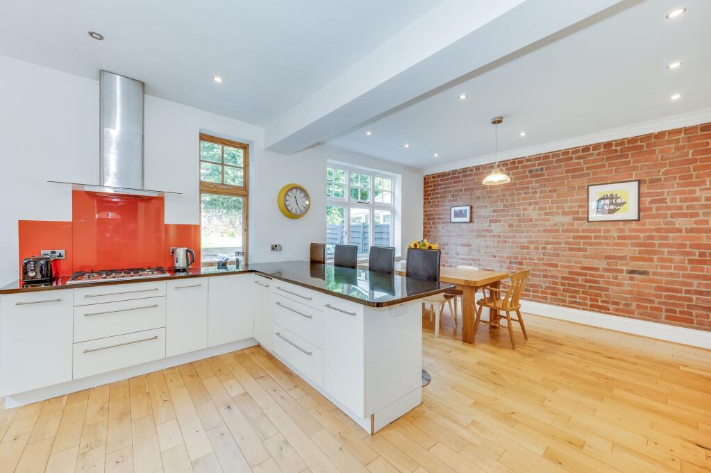 KITCHEN/DINER AND LOUNGE