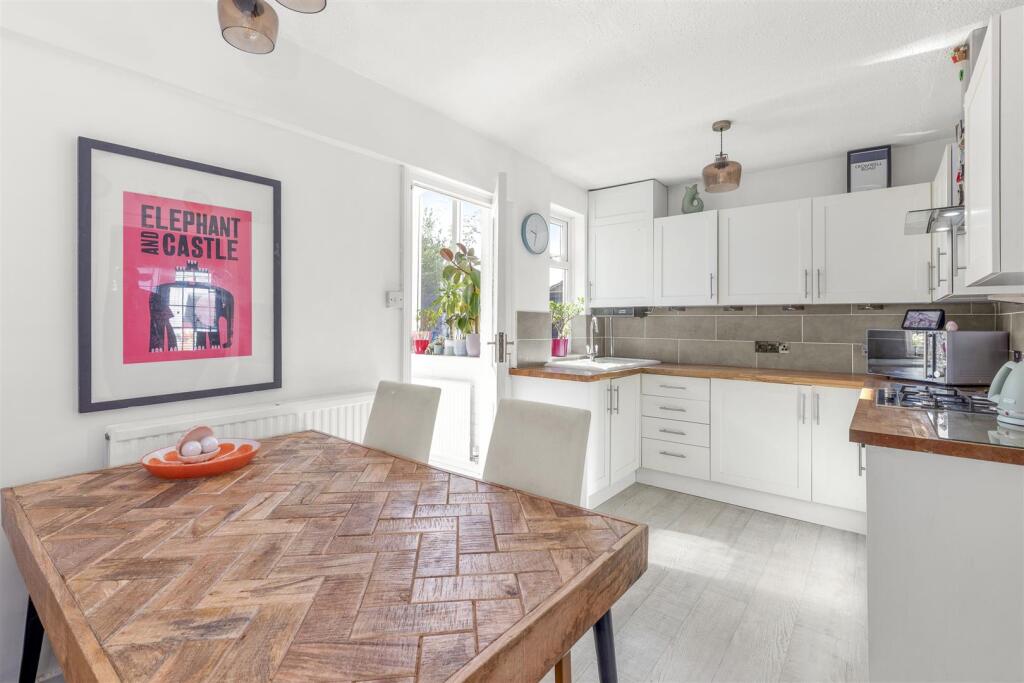 18 Cromwell Road, HP13 7AN-7.jpg