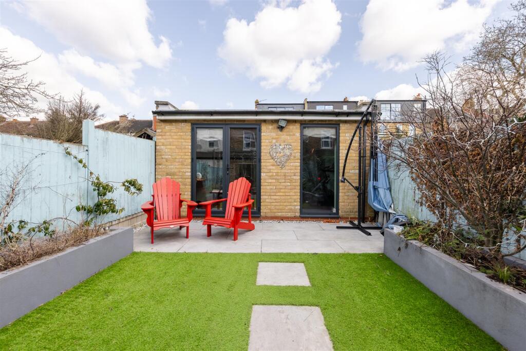 Hillcrest Road, E17