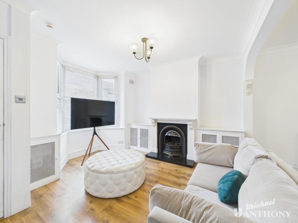 CAM02773G0-PR0380-STILL002