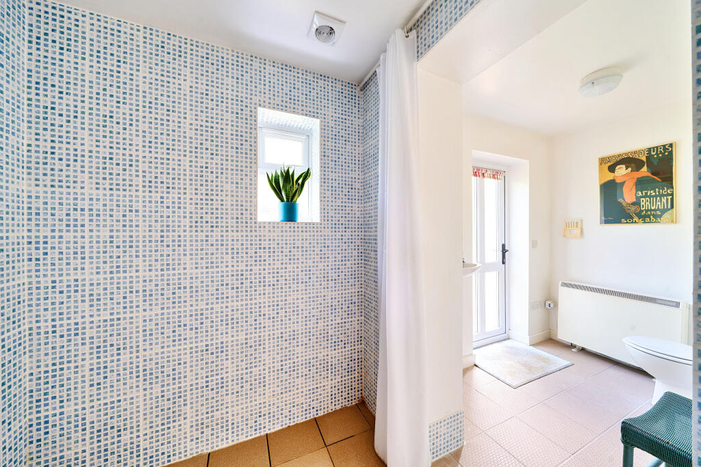 Wet Room &amp; Changing Room