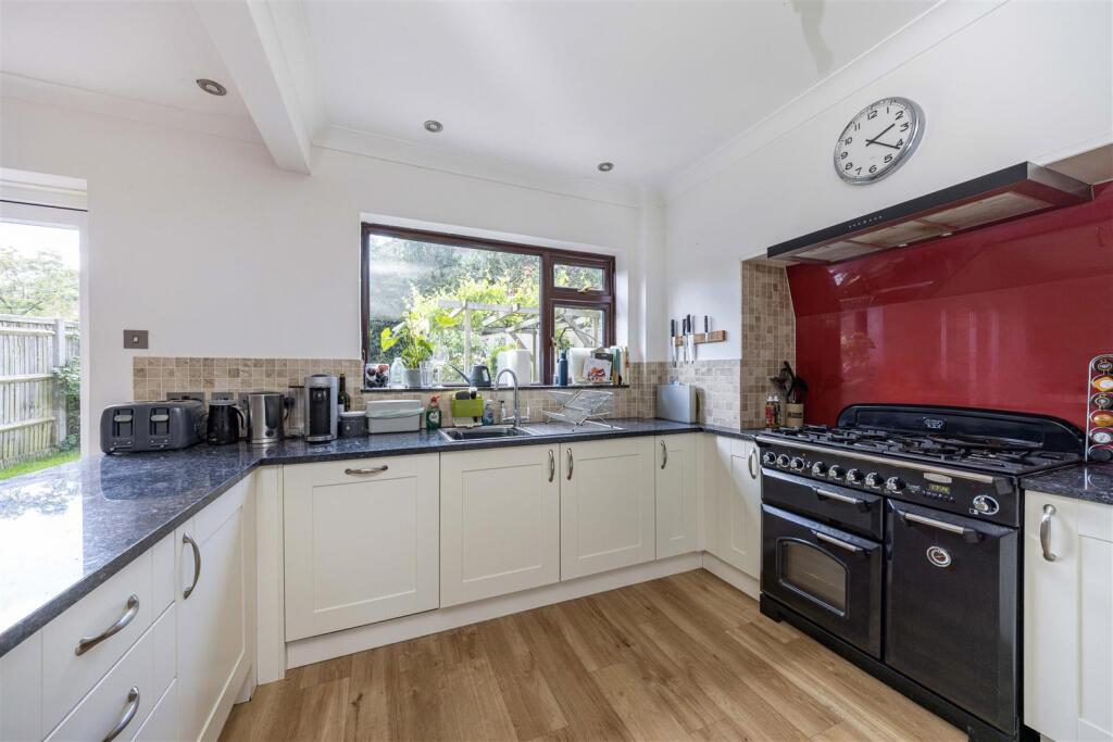 33 Irwin Road Guildford GU2 7PW-16.jpg