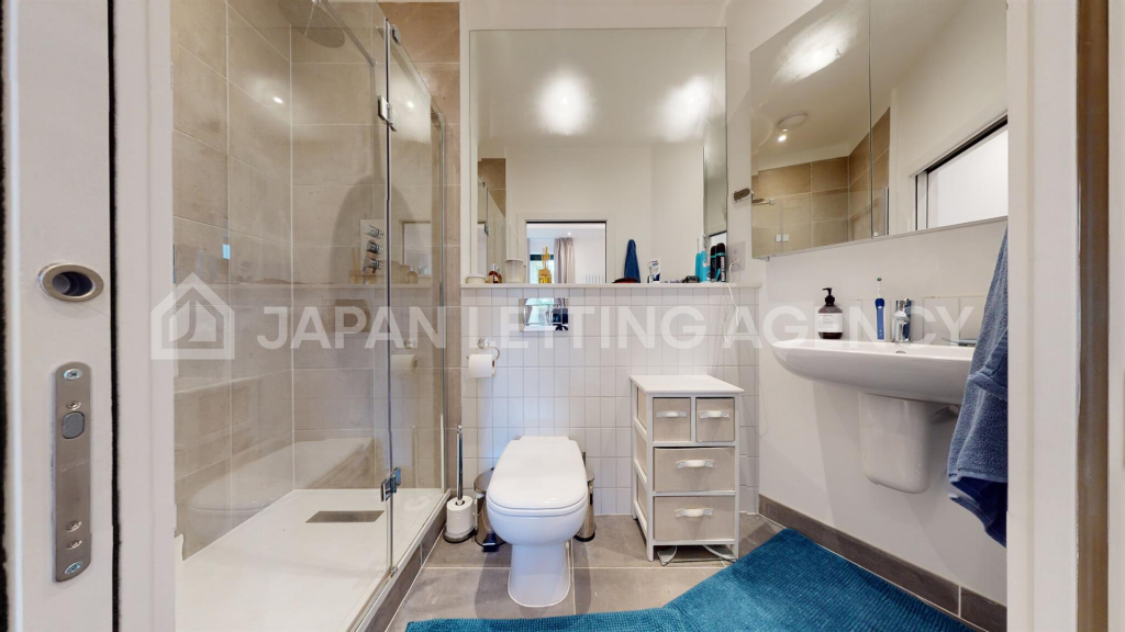 Bathroom2-2_Watermarked.png